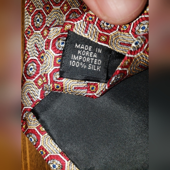 Geoffrey Beene Necktie - Picture 2 of 10